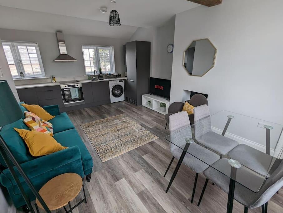 31 High Street - Modern & Stylish 2-Bed Apartment - Inc Parking Husbands Bosworth Екстериор снимка
