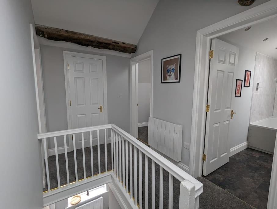 31 High Street - Modern & Stylish 2-Bed Apartment - Inc Parking Husbands Bosworth Екстериор снимка
